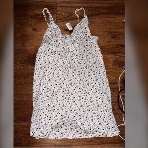 La Vie en Rose Nightgown Size L NWT